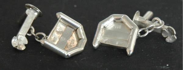 - a by Hart-Star Unlimited Jewellery, measuring 3 x 2 cm (H x W) £150